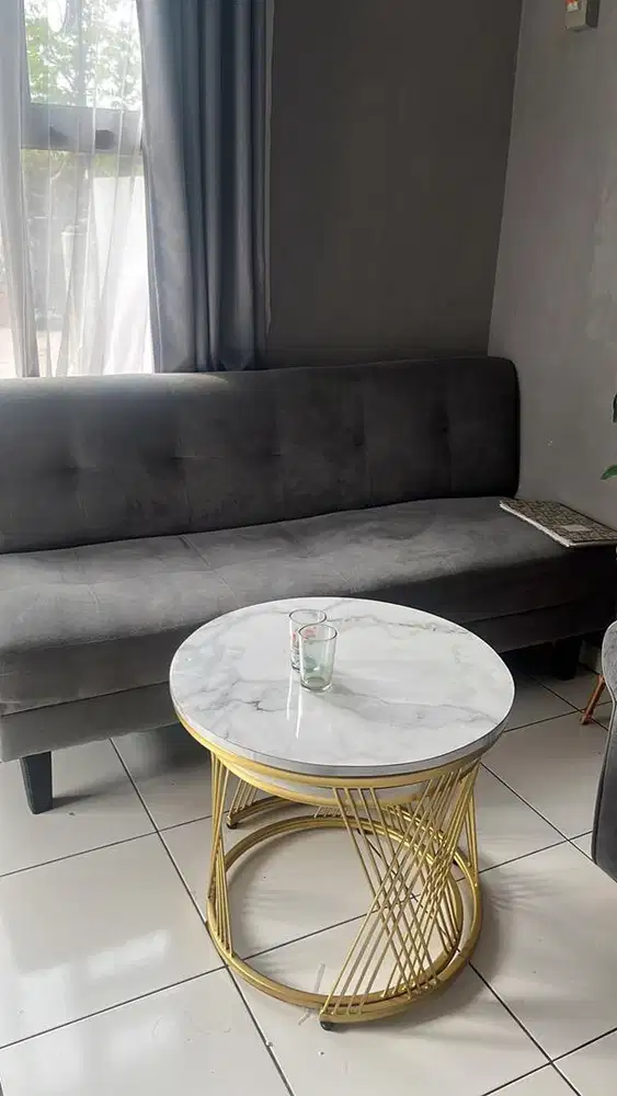 sofa minimalis warna abu