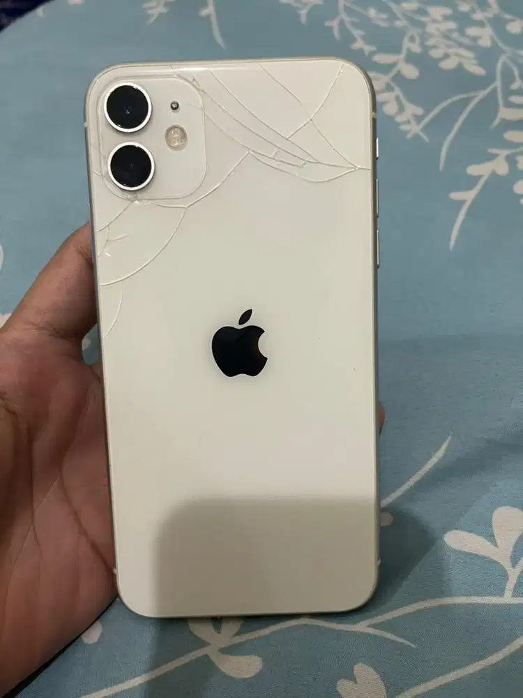 Jual cepat IPHONE 11 64 GB minus sesuai foto yang cepat aja