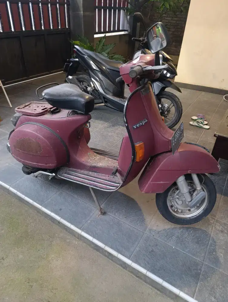 Vespa merah kondisi tidak jalan ss lengkap mati 2 tahun