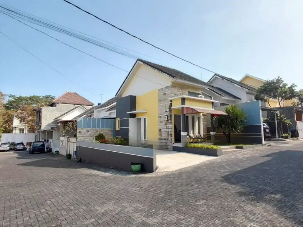 DIJUAL Rumah Terawat Dg Ruang Tamu Open Space Siap Huni Lingkungan Asri Dekat Alun-Alun Kota dan Fasilitas Publik di Cluster Tanjung Priok Sukun