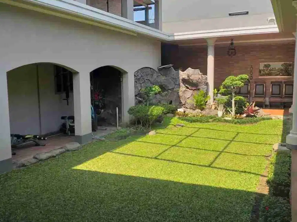 RUMAH BELANDA SAYAP JL RIAU RE MARTADINATA UNTUK KANTOR USAHA PUSAT KOTA BANDUNG