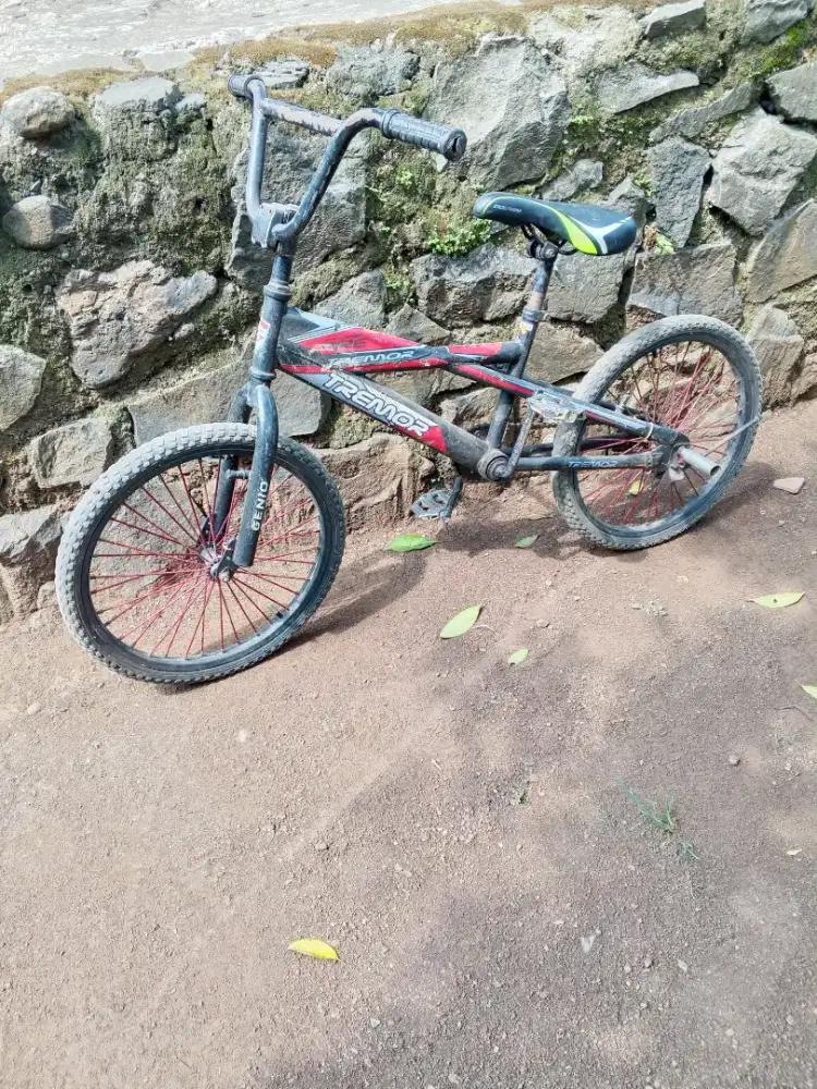 Sepeda BMX ukuran 20