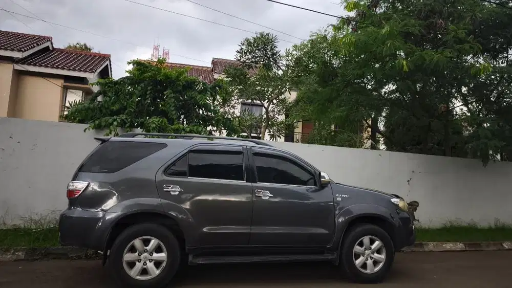 Toyota Fortuner 2010 Bensin