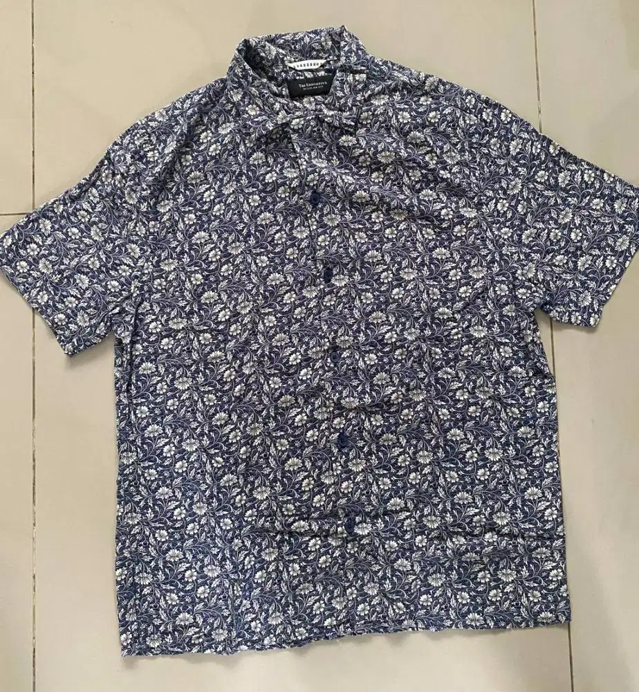 THE EXECUTIVE – KEMEJA REGULAR FIT – M – PRELOVED LIKE NEW