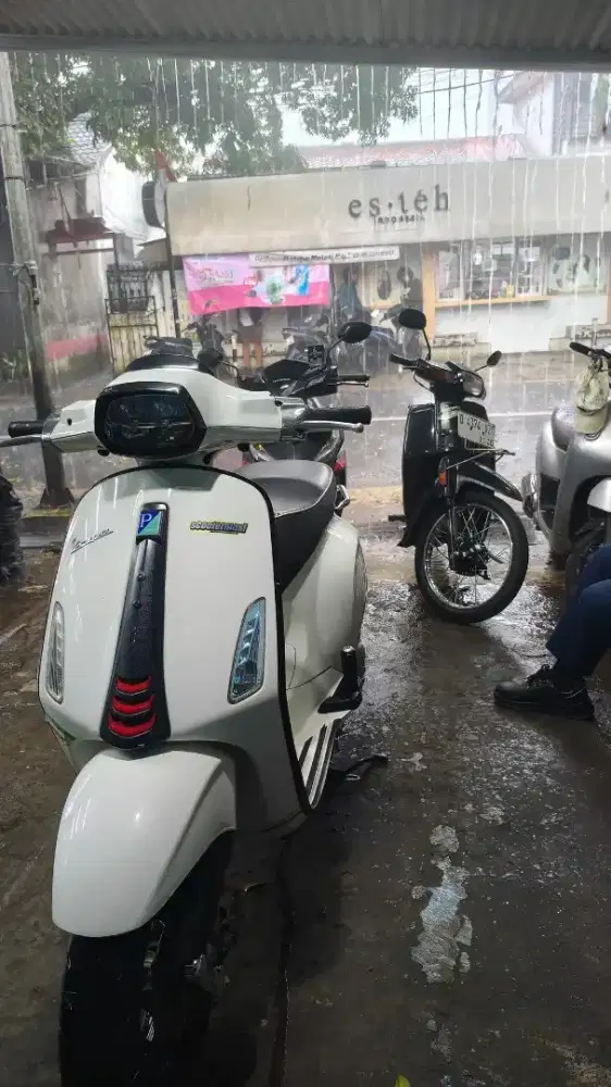 Vespa Sprint Carbon 2019