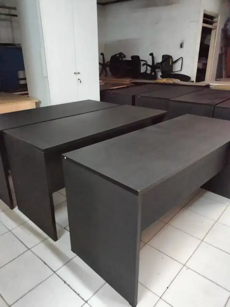 Meja kantor/kerja dr partikelboard tebal lebar:140x60cm. Baru, kokoh