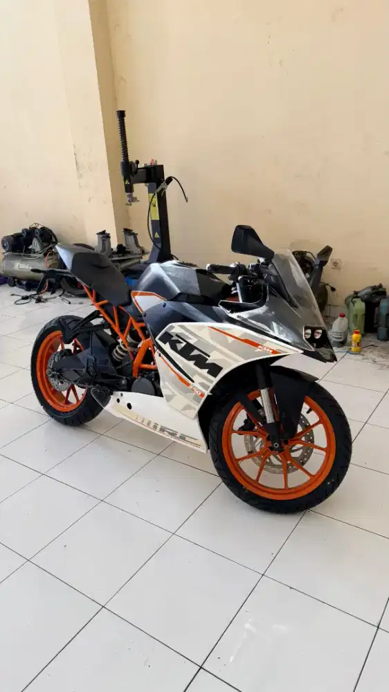 KTM RC 390 not Ninja ZX25RR CBR