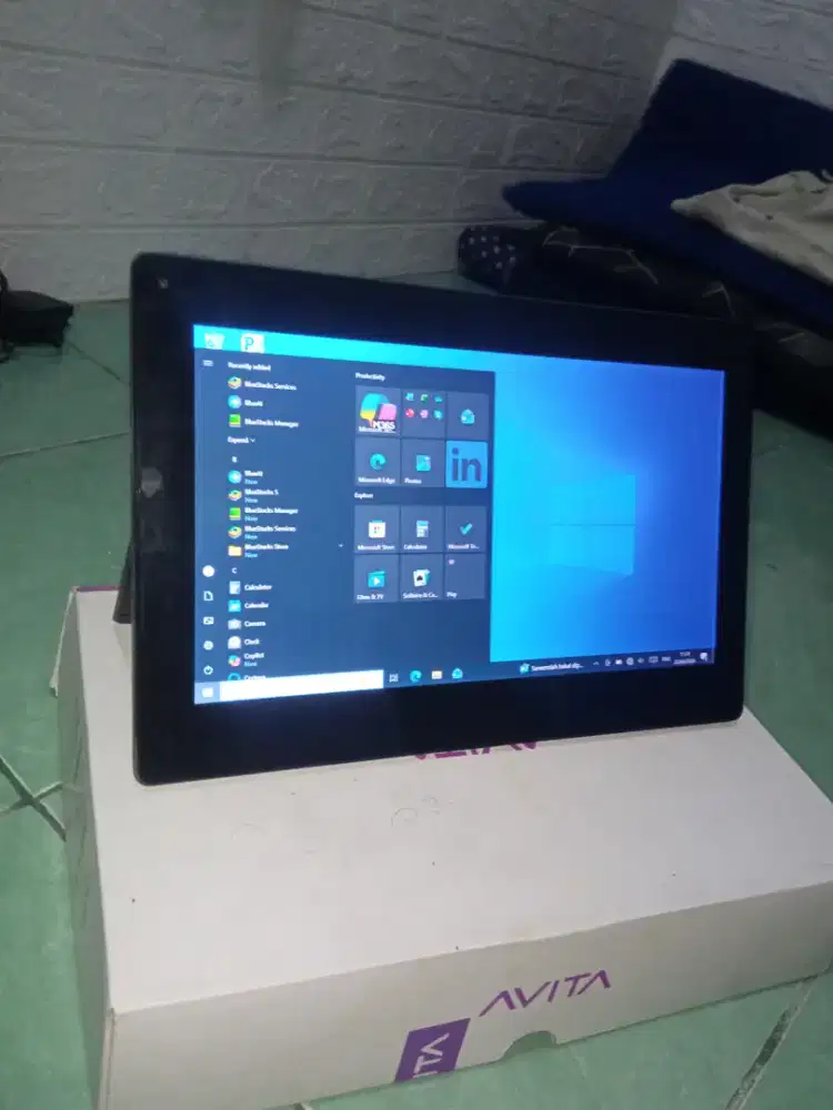 Laptop AVITA 2-in-1PC ram 4GB WiFi  kondisi normal mulus fullset
