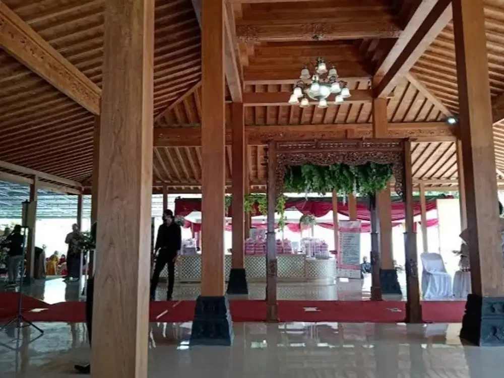 Dijual rumah joglo dengan Total luas 3643 m (2 sertifikat) lokasi sangat startegis sedayu yogyakarta