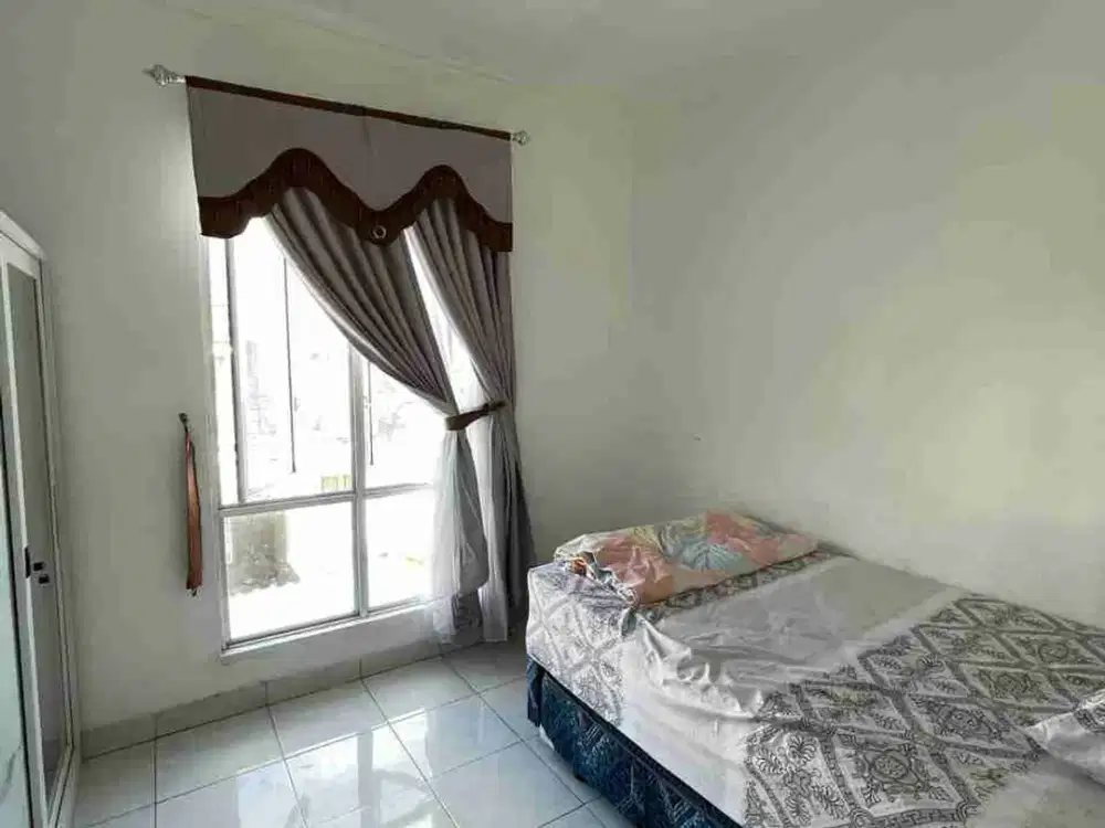 RUMAH DI SEWAKAN DUA LANTAI FURNISHED DI GRAND CITY