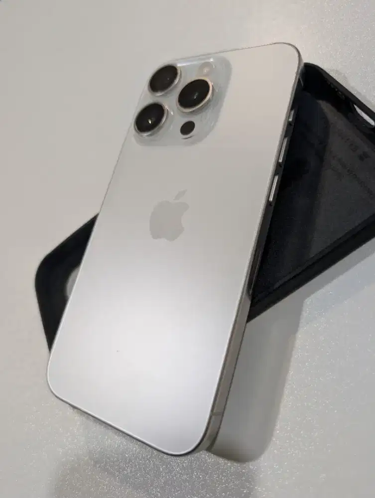 iPhone 15 Pro White
