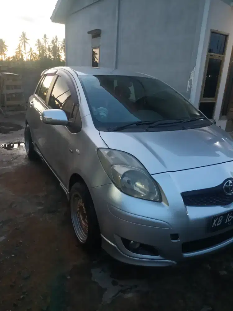 Toyota Yaris E manual 2010