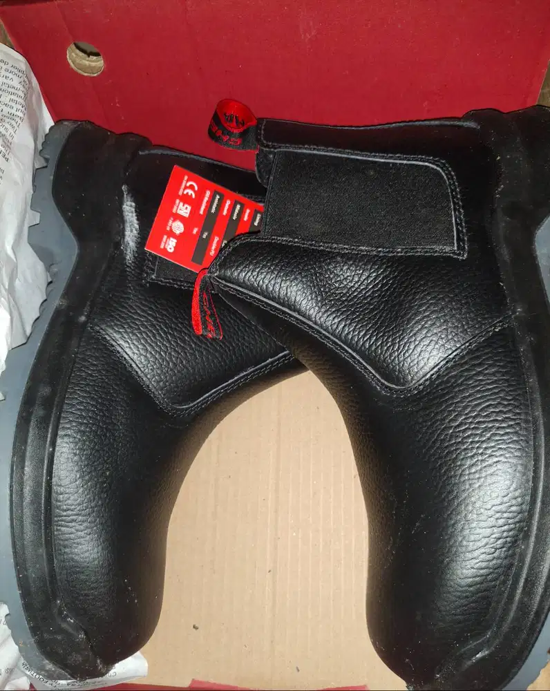 DIJUAL SEPATU SAFETY CHEETAH UK 42 NEW!