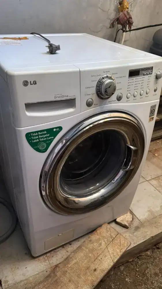 Mesin cuci LG wrn putih