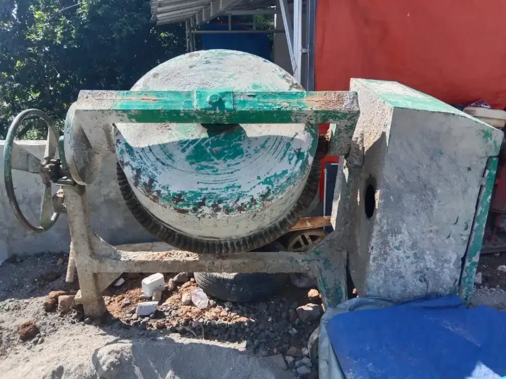 Dijual Molen, Stamper, dan Vibrator Beton Siap Pakai
