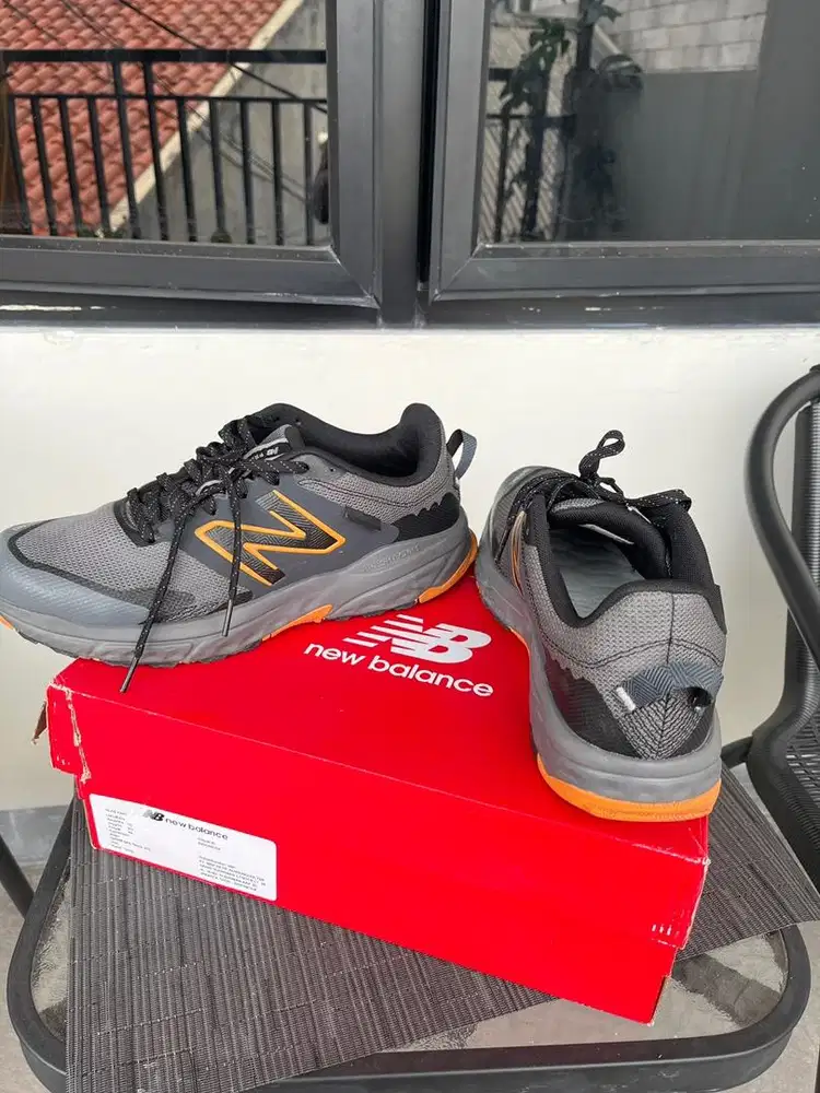Sepatu running trail outdoor