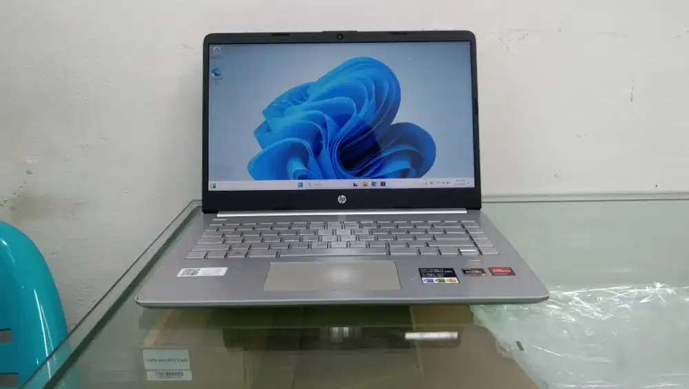 HP 14s AMD Ryzen 5-5625u Ram 8GB SSD 512GB