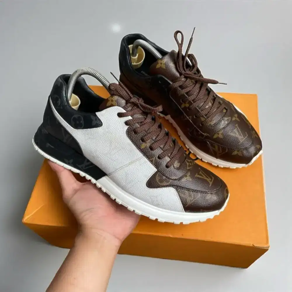 Sepatu Louis Vuitton original size 43