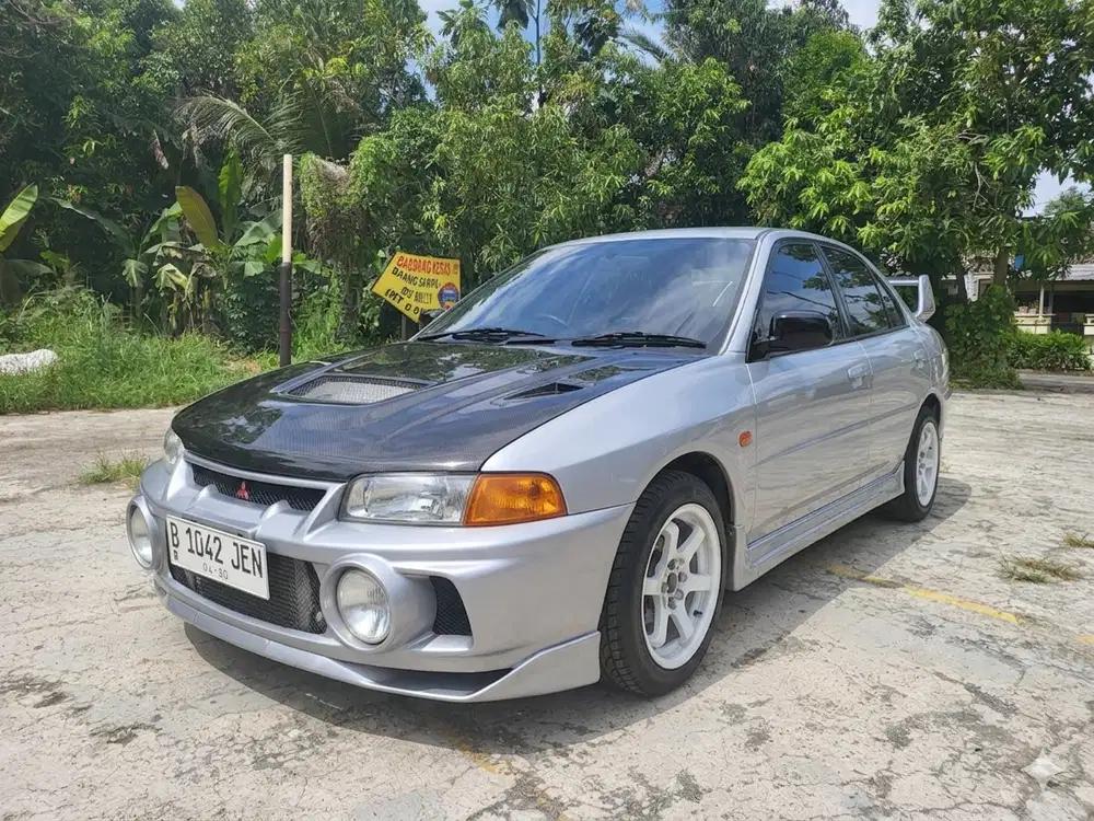 Mitsubishi Lancer 2000 Bensin