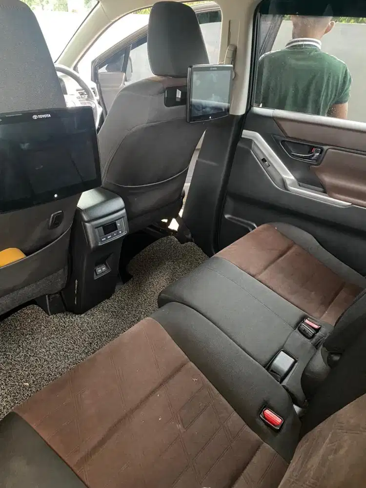 Di jual cepat innova zenix istimewa