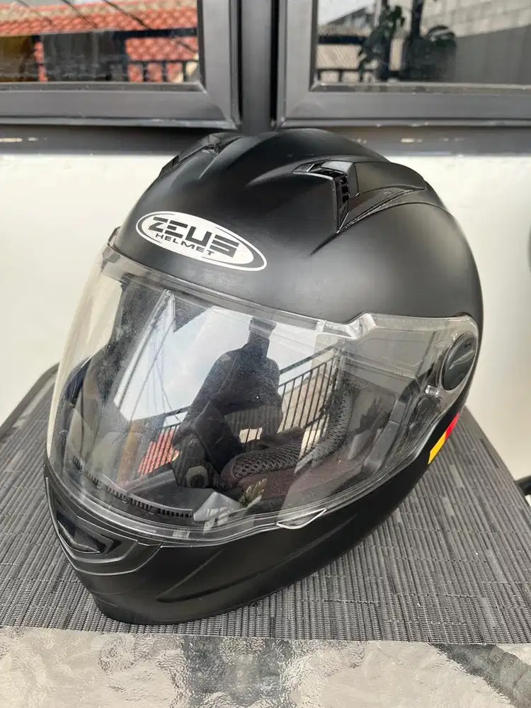 Helm Zeus Full face ukuran L