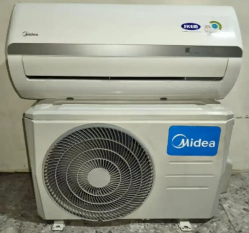 Jual ac midea R 32 lowwat 1/2 pk 360watt kondisi 95% ori semua