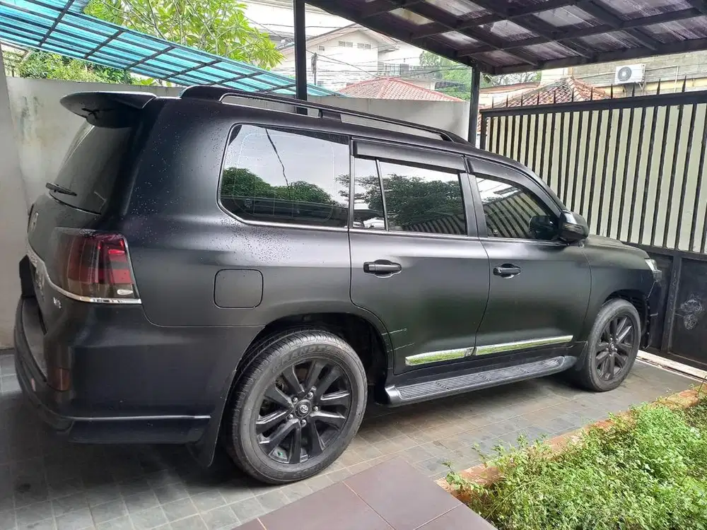 Toyota Land Cruiser 200
