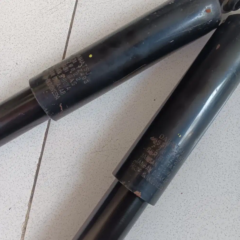 Shok breaker avanza belakang