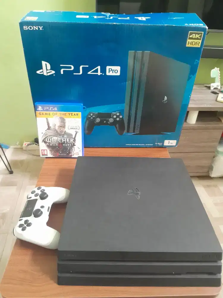 JUAL CEPAT PS4 PRO fullset mulus siap pakai