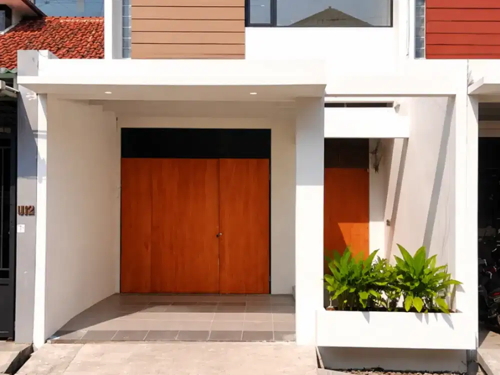 Dijual Rumah 3 Lantai – Bukit Permai Surabaya