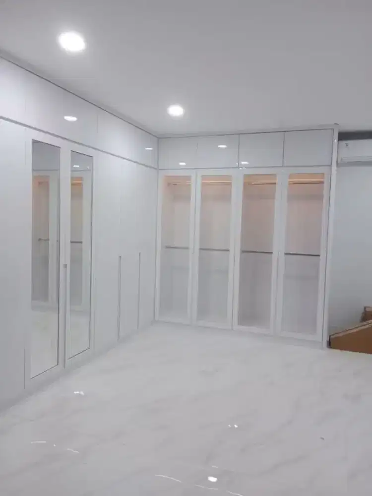 Lemari partisi minimalis.ruangan kantor gedung dll.