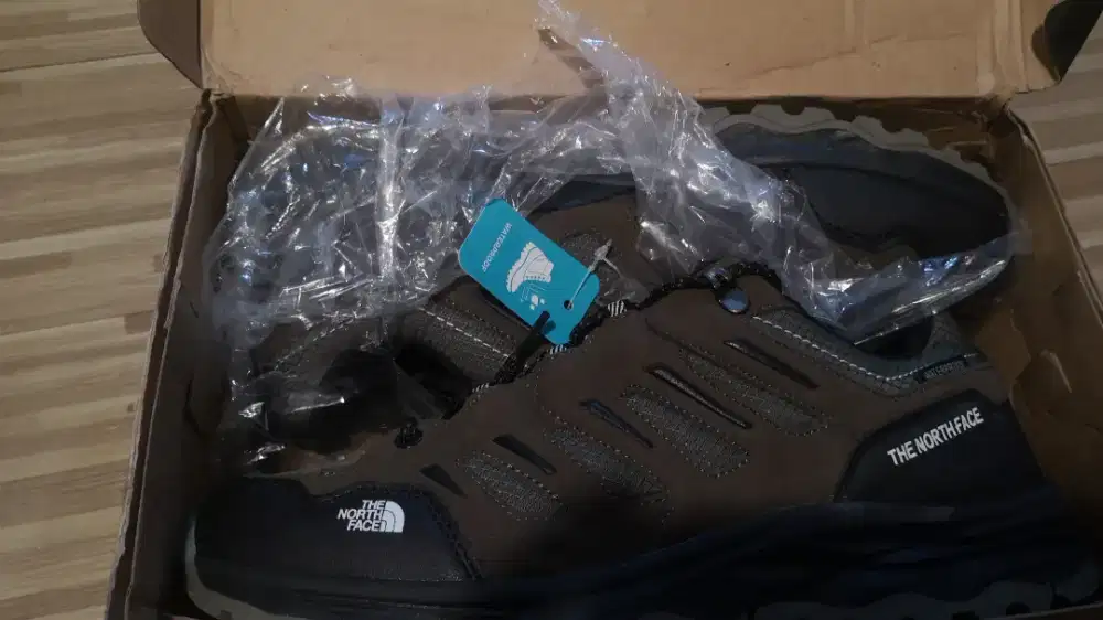 Sepatu outsor tnf 44