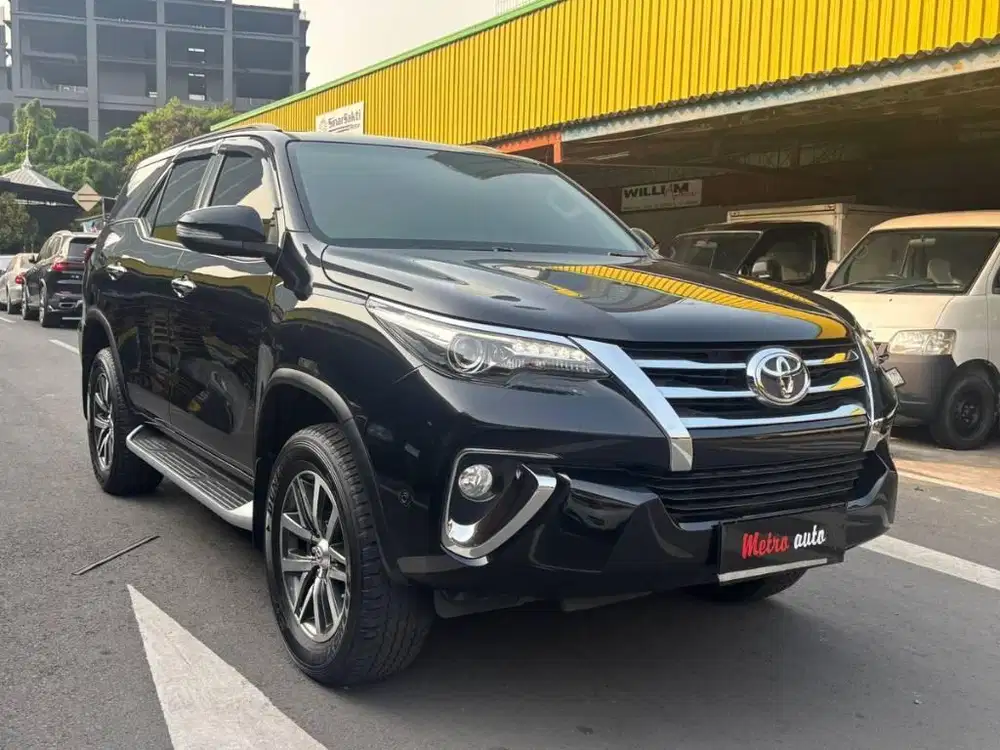 Toyota Fortuner VRZ 2017/2018 Hitam