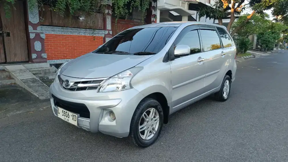 Xenia R Sporty Automatic 2013 (Airbags)