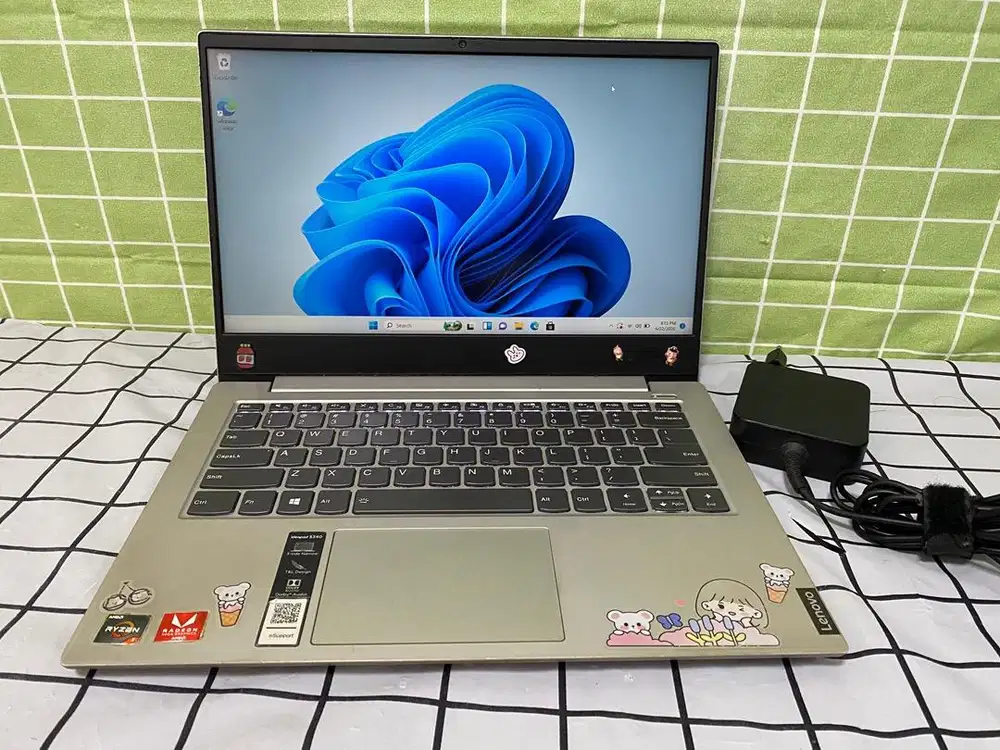 Lenovo S340 Ryzen 5 8gb 512gb vga 2gb FHD backlitgh keyboard