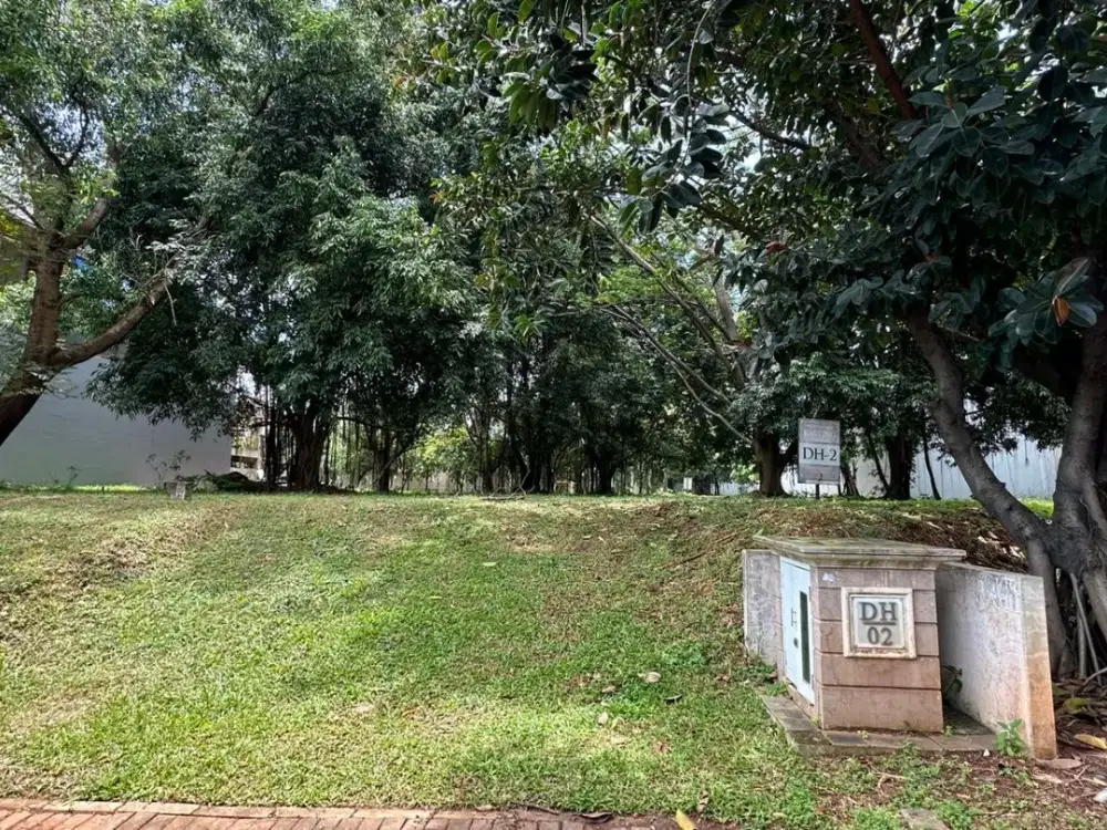 Tanah di Royal Orchard, Kelapa Gading - Depan Taman