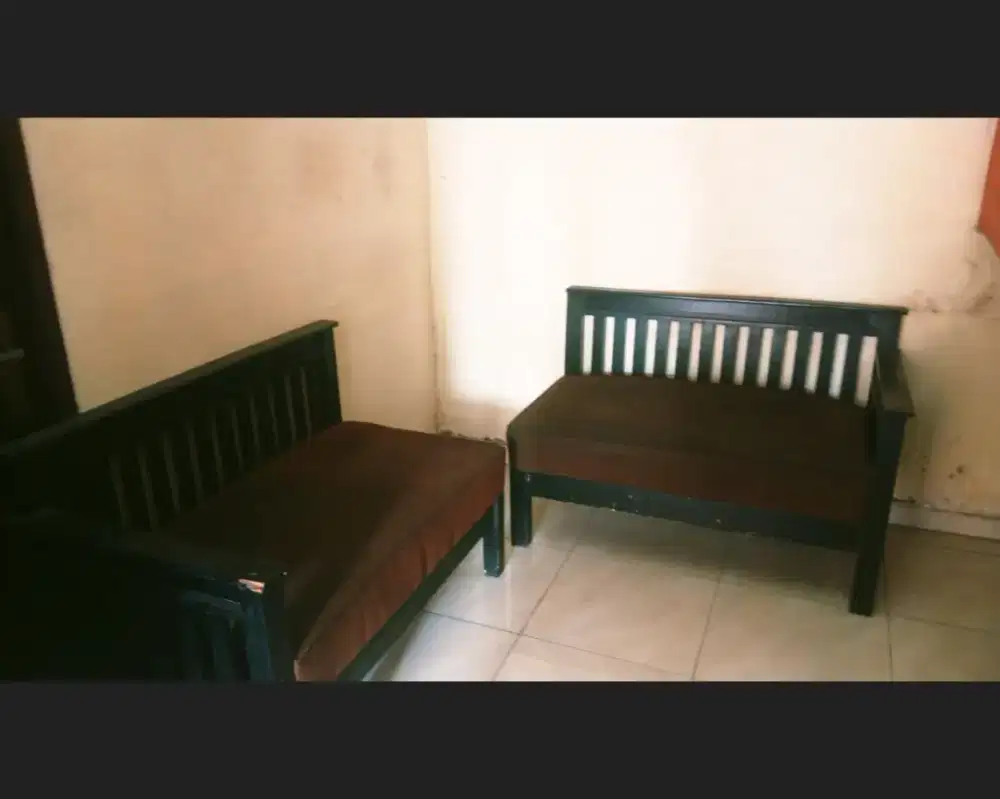 bangku duduk untuk mengisi ruang tamu anda