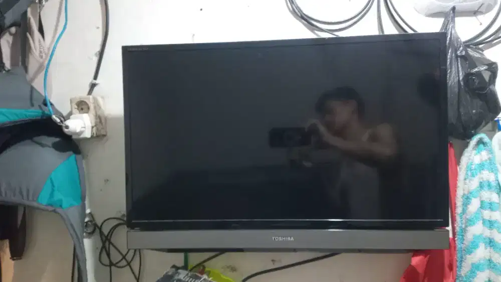 TV MERK TOSHIBA 21 INCI