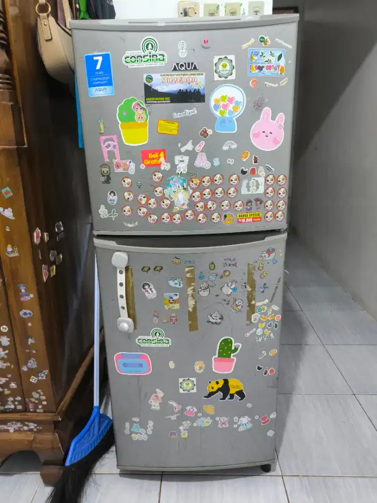 Kulkas merk aqua 2 pintu
