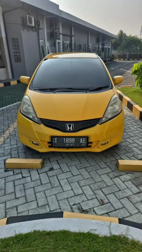 Dijual cepat Jazz GE8 warna kuning
