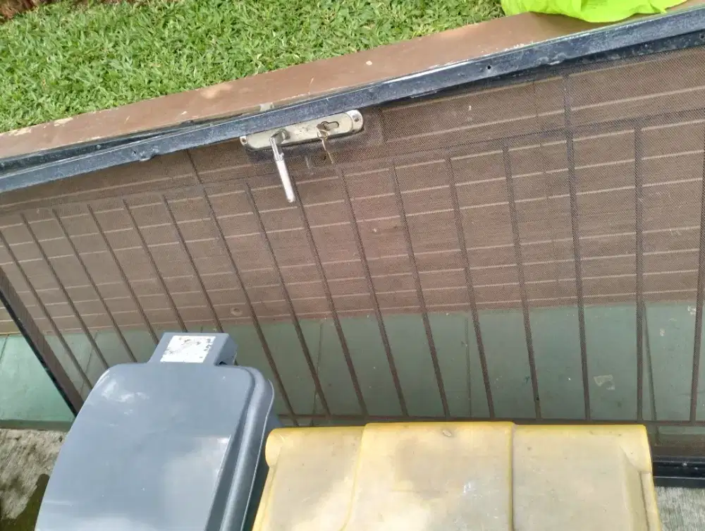 Pintu besi dan teralis satu set
