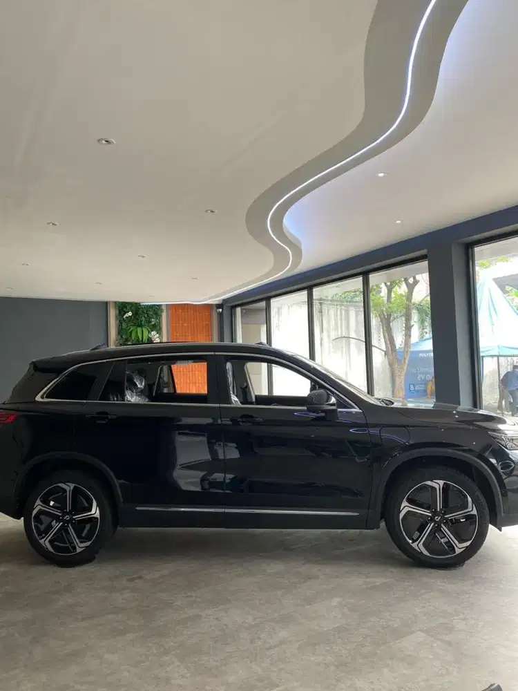 Polytron Mobil EV G3+ Hitam 5 Seater 201 HP