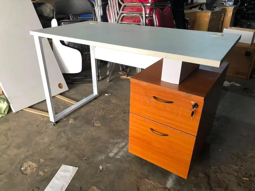 Meja kantor uk 120cm