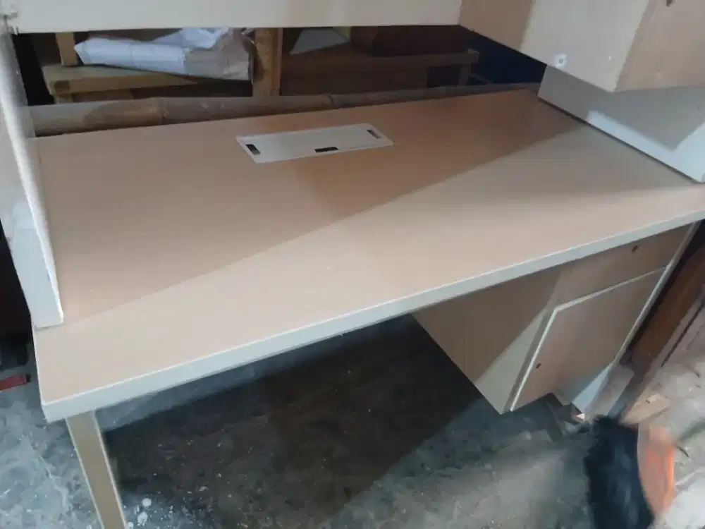 meja staf kantor