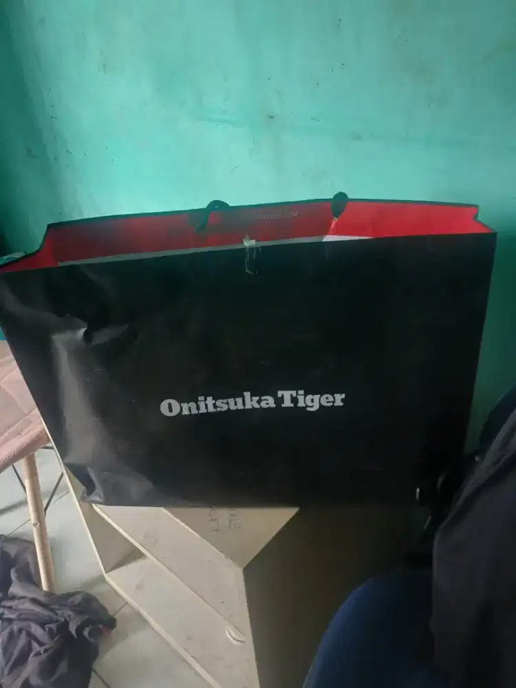 ONITSUKA TIGER ORIGINAL SIZE 39..
