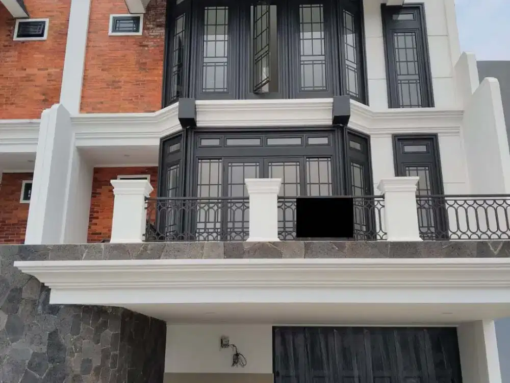 Rumah 2 Lantai 5+1 Kamar Timur di Green Andara Residence