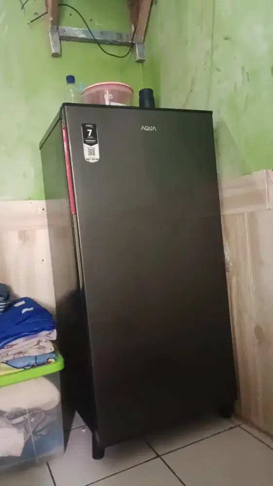 Kulkas merek aqua