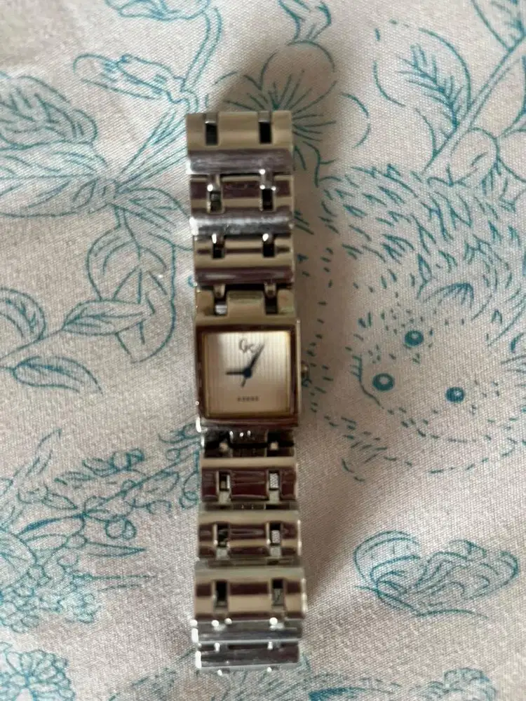 Guess Jam Tangan Rantai