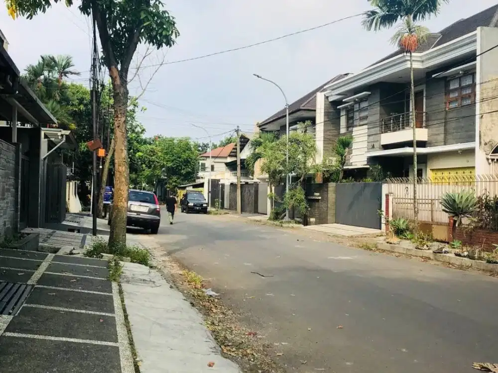 DIJUAL RUMAH HITUNG TANAH SAYAP SUDIRMAN TENGAH KOTA STRATEGIS AKSES MUDAH
