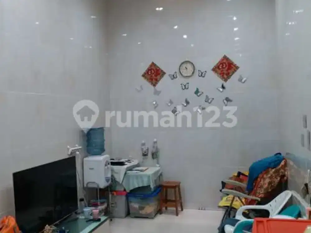 Dijual Rumah 3 Lantai Taman Palem Jakarta Barat
